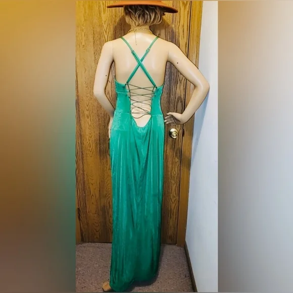 RUE21 Elegant Floral Necklace in Mint Green NWT - Picture 7 of 7